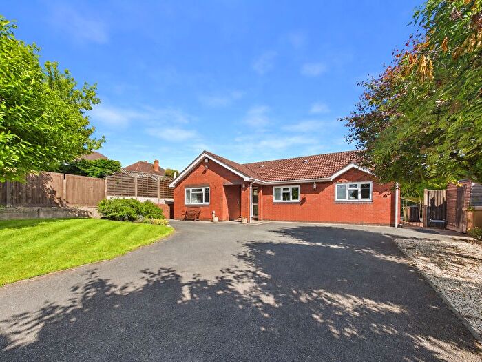 3 Bedroom Detached House For Sale In Bromwich Road, Worcester, Worcestershire, WR2