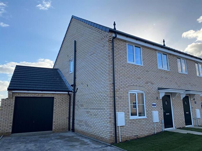 3 Bedroom Semi-Detached House To Rent In Jasmine Crescent, Holbeach, Spalding, PE12