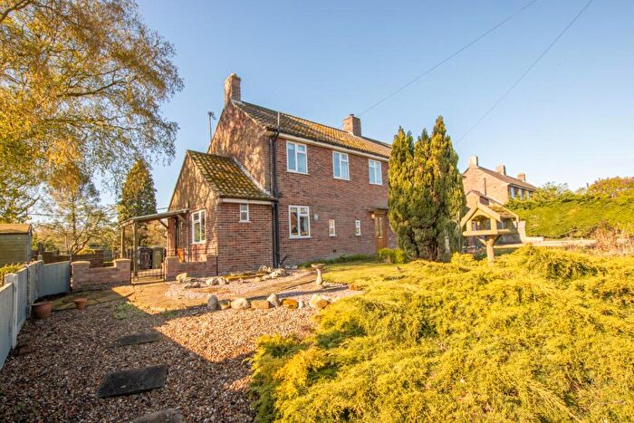 3 Bedroom Semi-Detached House For Sale In Abbey Road, Flitcham, PE31