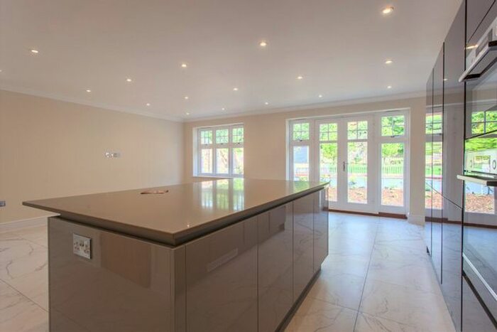 2 Bedroom Flat To Rent In Aston House, High Street, Wargrave, RG10