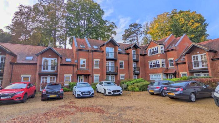 2 Bedroom Apartment To Rent In St. Stephens Hill, St. Albans, AL1