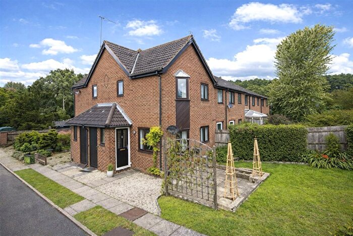 1 Bedroom Detached House For Sale In Fox Road, Haslemere, Surrey, GU27