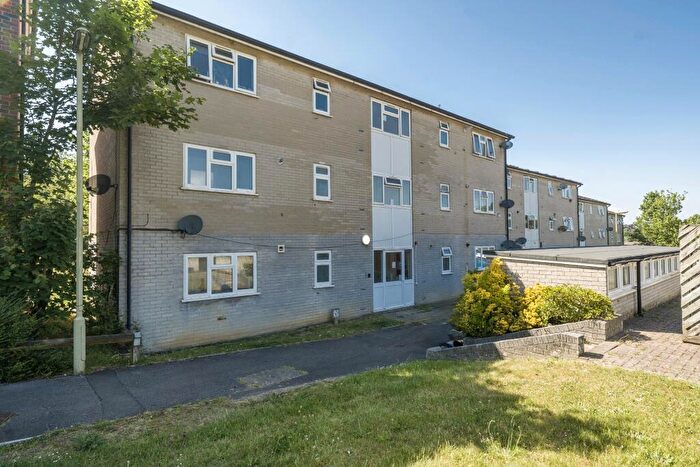 1 Bedroom Apartment For Sale In Liphook, GU30