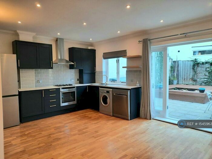 2 Bedroom Flat To Rent In Balham, London, SW12