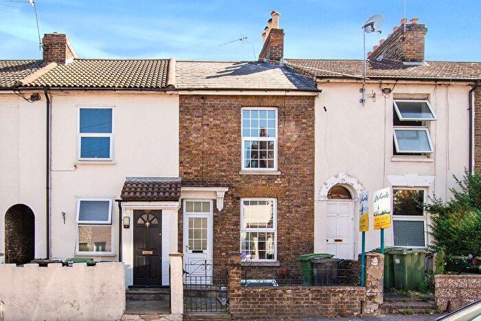 4 Bedroom Terraced House To Rent In Kingsley Road, Maidstone, Kent, ME15