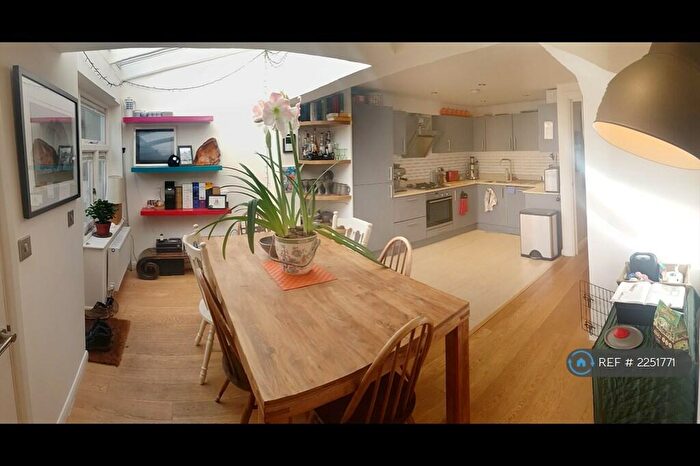 2 Bedroom Semi-Detached House To Rent In Shaftesbury Rd, London, N19