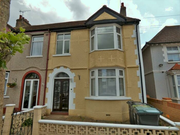 3 Bedroom End Of Terrace House To Rent In Ferndale Road, Gravesend, DA12