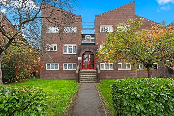 2 Bedroom Flat For Sale In Stanley Park Road, Wallington, SM6