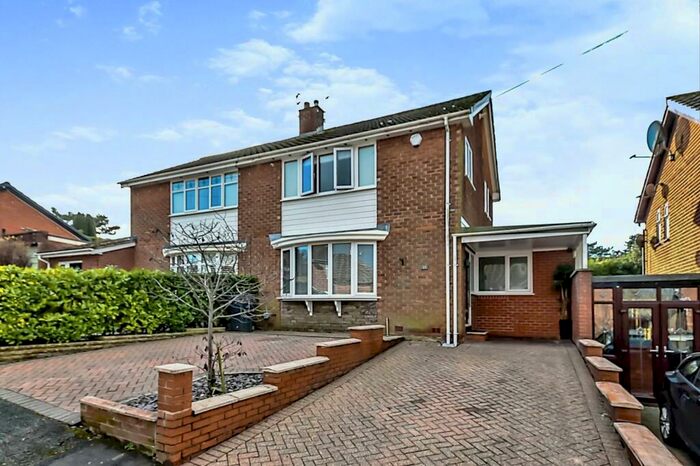 3 Bedroom Semi-Detached House To Rent In Queens Drive, Hyde, Greater Manchester, SK14