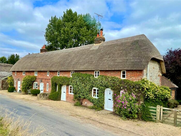 4 Bedroom Detached House For Sale In Overton Cottages, East Kennett, Marlborough, Wiltshire, SN8