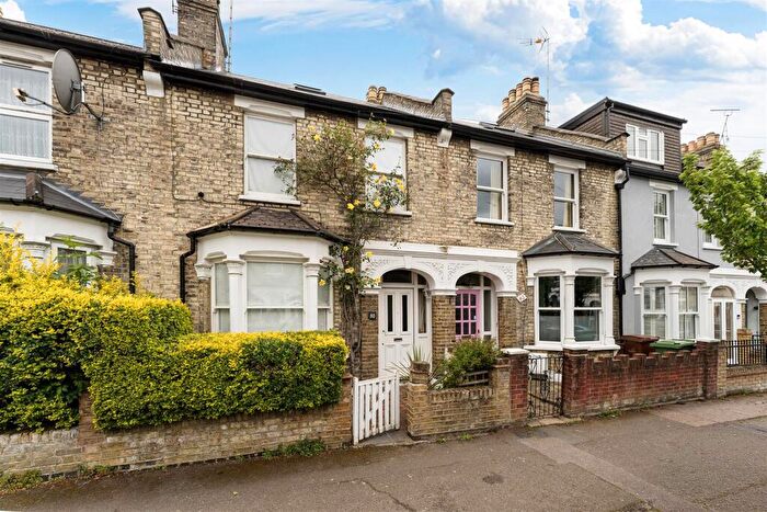 3 Bedroom Terraced House For Sale In Kenilworth Avenue, Walthamstow, E17