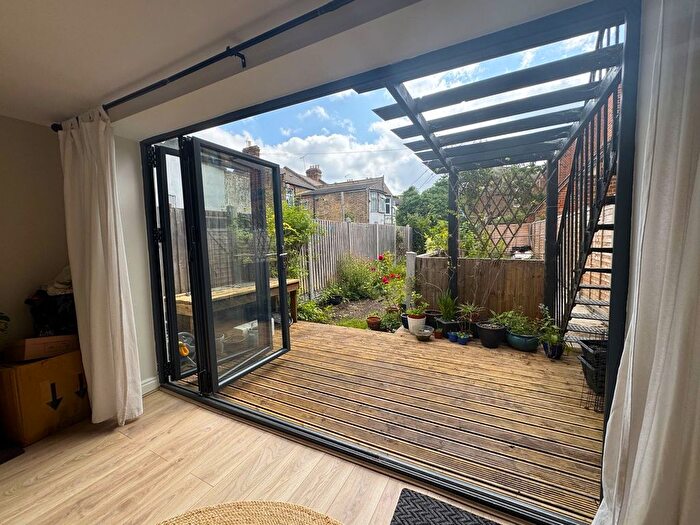 2 Bedroom Flat For Sale In Browning Road, Manor Park, London, E12