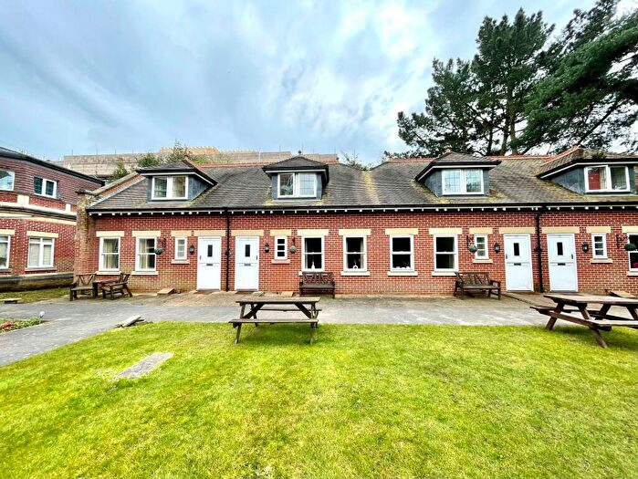 3 Bedroom Cottage To Rent In Roysdean Manor, Bournemouth, BH1