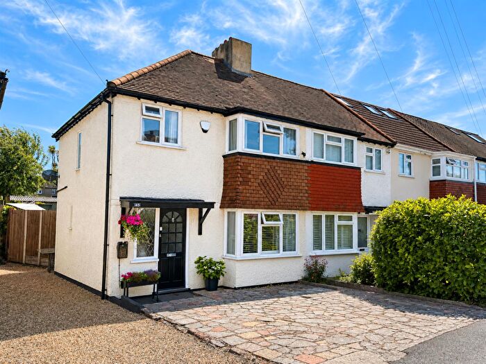 3 Bedroom End Of Terrace House For Sale In Farmington Avenue, Sutton, SM1