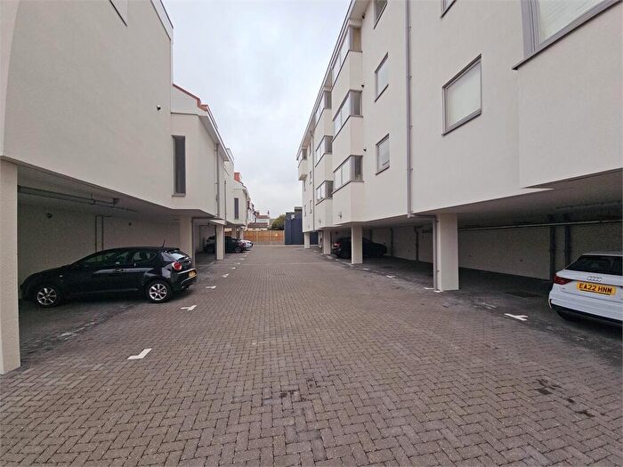 1 Bedroom Apartment For Sale In The Broadway, Leigh On Sea, Leigh On Sea, SS9