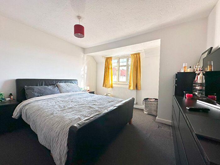 3 Bedroom Town House For Sale In Pearcy Close, Harold Hill, Romford, RM3