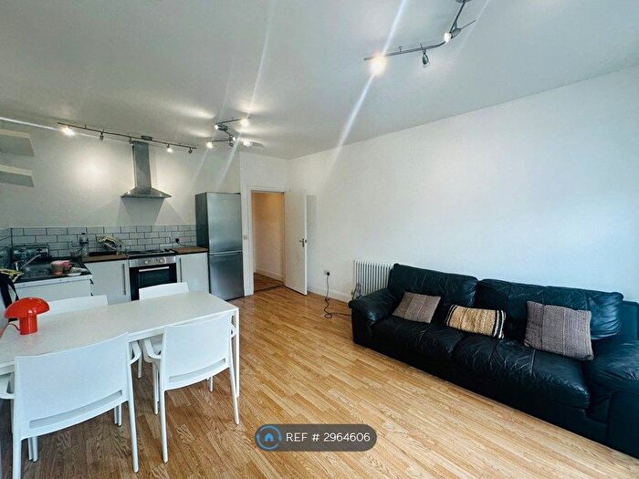 2 Bedroom Maisonette To Rent In Kingsland Road, London, E8