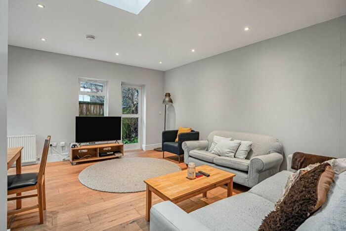 3 Bedroom Maisonette To Rent In Dagnan Road, London, SW12