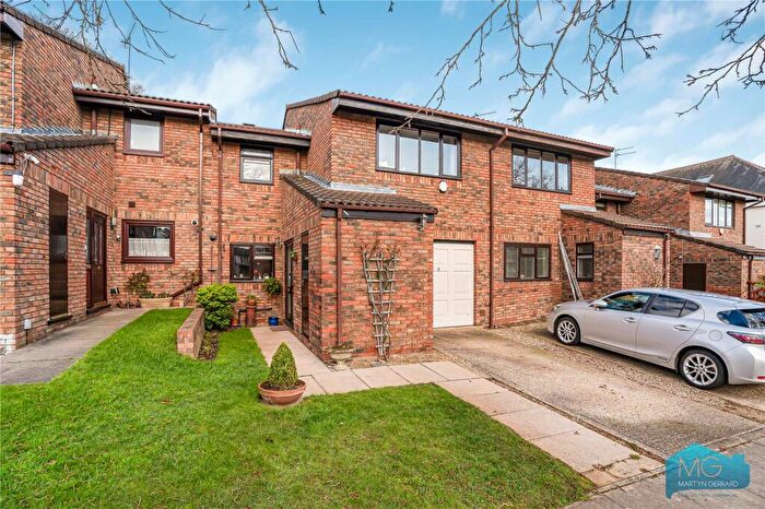 3 Bedroom Terraced House For Sale In Radcliffe Road, London, N21