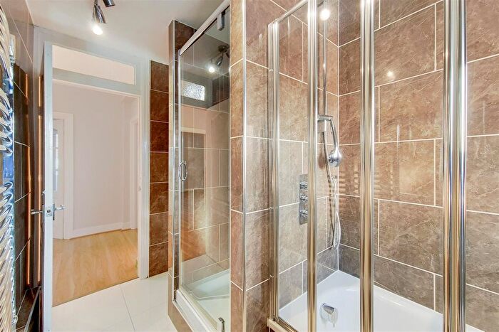 2 Bedroom Flat For Sale In Courtleigh, Bridge Lane, Temple Fortune, NW11