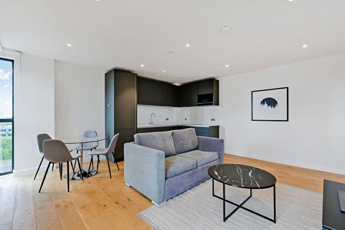 3 Bedroom Flat To Rent In Luxe Tower, Dock Street, E1