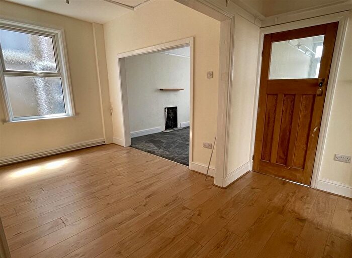 2 Bedroom Bungalow For Sale In Singleton Road, Upper Tumble, Llanelli, SA14