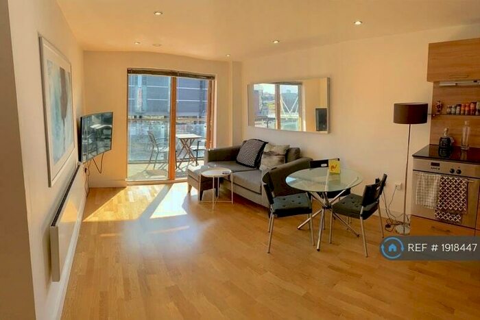 2 Bedroom Flat To Rent In Mackenzie House, Hunslet, Leeds, LS10