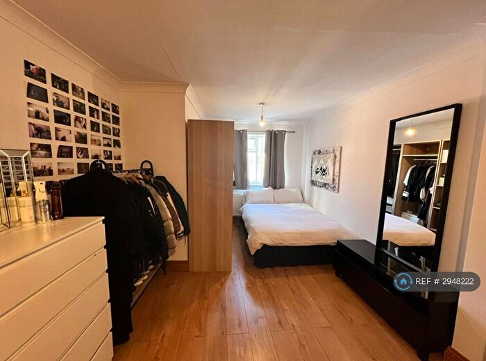 2 Bedroom Flat To Rent In West Street, Brighton And Hove, BN1