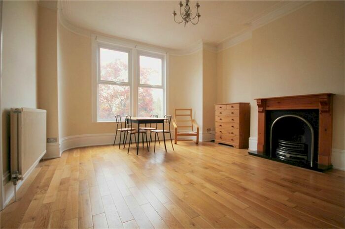 2 Bedroom Flat To Rent In Maidstone Road, Bounds Green, London, N11