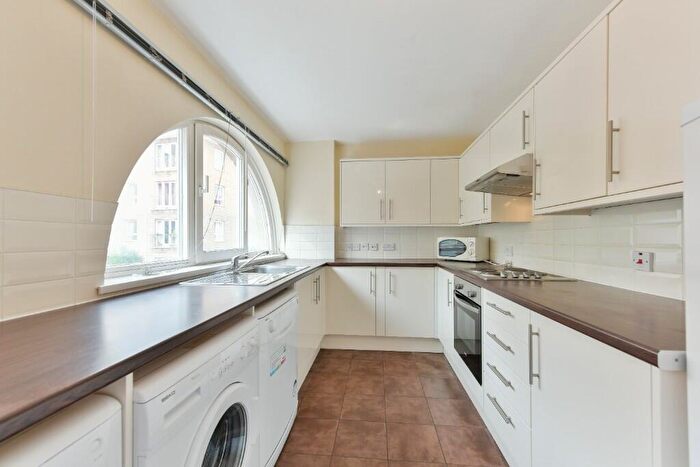 6 Bedroom Town House To Rent In Cyclops Mews, Isle Of Dogs, Canary Wharf, London, E14