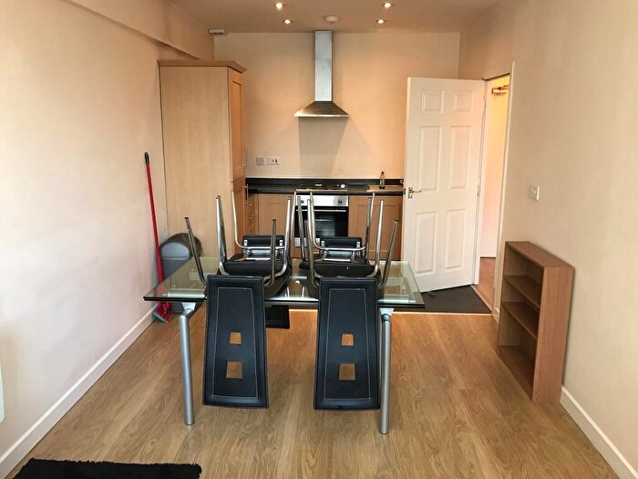 1 Bedroom Apartment To Rent In Mayfair House - Furnished Bed - Parking Available, B4