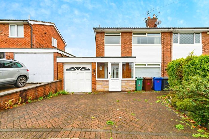 3 Bedroom Semi Detached House For Sale In Blenheim Close, Bury, Greater Manchester, BL9