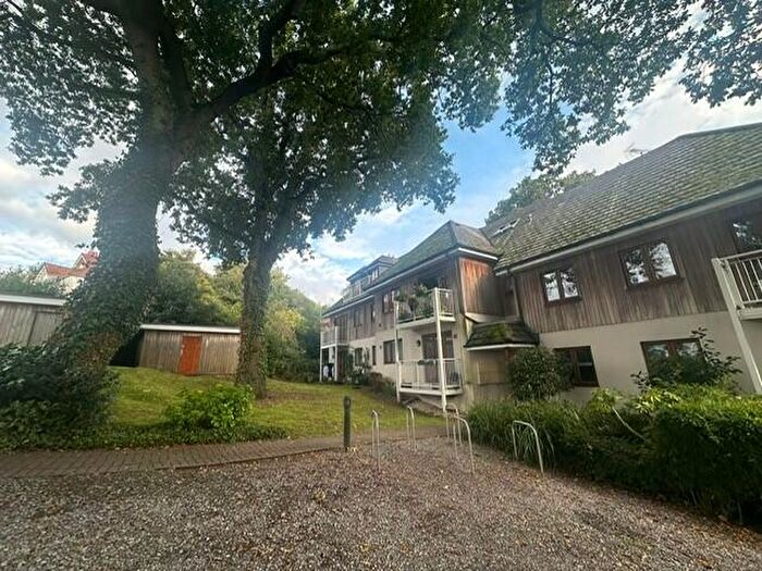 2 Bedroom Flat To Rent In Sandringham Road, Southampton, Hampshire, SO18