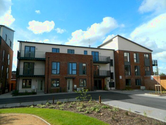 1 Bedroom Flat To Rent In Winterton Square, Horsham, RH13