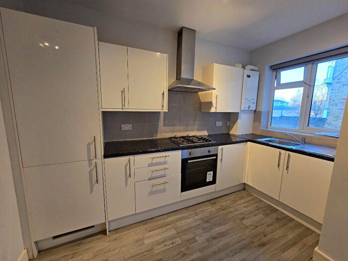 3 Bedroom Flat To Rent In Southwark Park Road, London, SE16