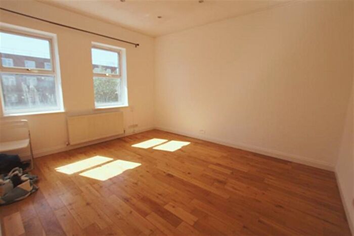 2 Bedroom Apartment To Rent In Cricklewood Lane, Cricklewood, NW2