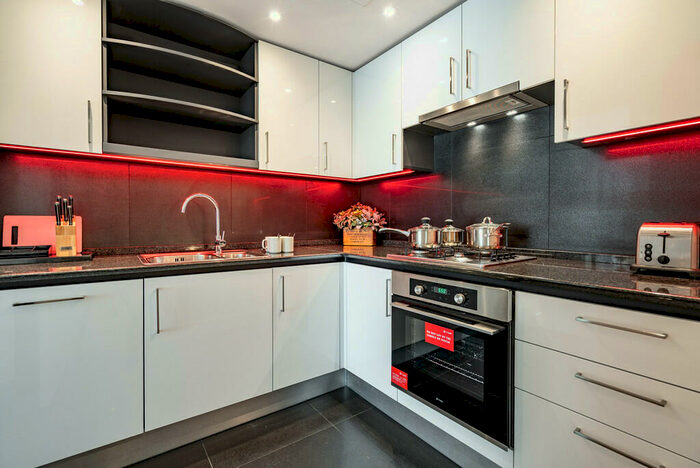 1 Bedroom Apartment To Rent In Circus Apartments, Westferry Circus, Canary Wharf, E14