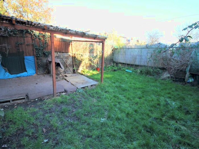 2 Bedroom Flat To Rent In Butterfields, Walthamstow, London, E17