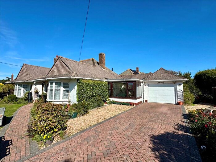 3 Bedroom Bungalow For Sale In Western Avenue, Barton On Sea, New Milton, Hampshire, BH25