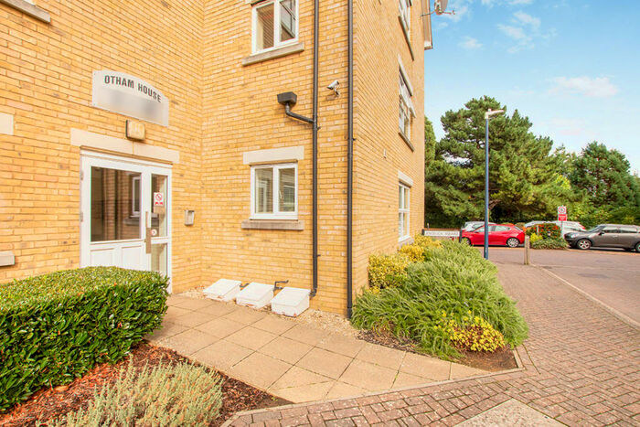 2 Bedroom Flat To Rent In Angelica Square, Maidstone, Kent, ME16