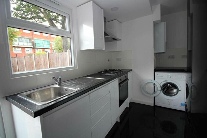 4 Bedroom House To Rent In Olney Road, Kennington, London, SE17