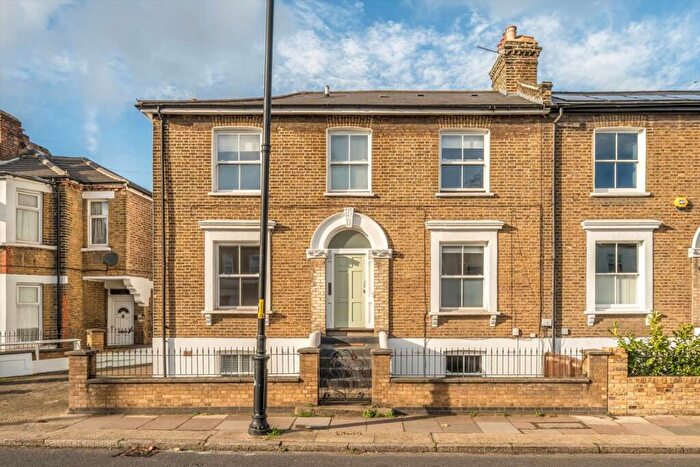 1 Bedroom Flat To Rent In Evelina Road, Nunhead, SE15