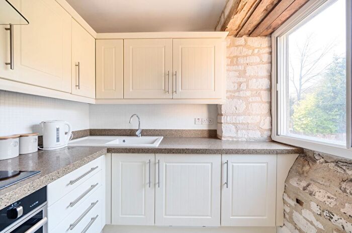 2 Bedroom Flat For Sale In Dunkirk Mills, Inchbrook, Stroud, GL5