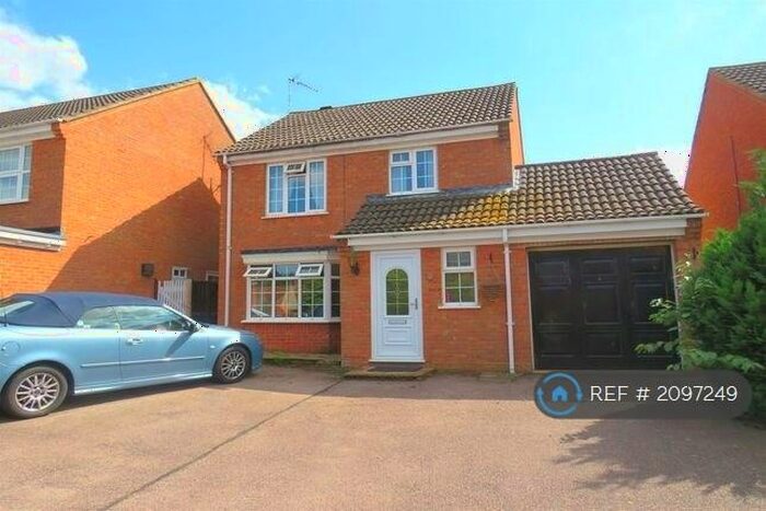 3 Bedroom Detached House To Rent In Robin Close, Buckingham, MK18
