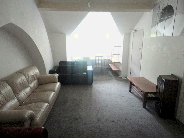 5 Bedroom Semi-Detached House To Rent In Birchfields Road, Victoria Park, M13