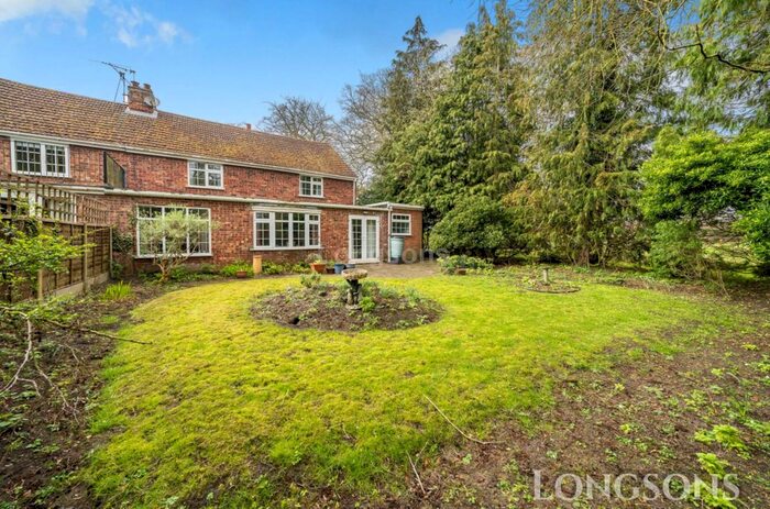 3 Bedroom Semi-Detached House For Sale In Main Road, West Bilney, PE32