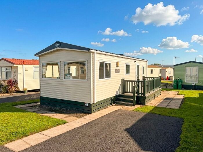 2 Bedroom Park Home For Sale In Whalley Lane, Blackpool, FY4