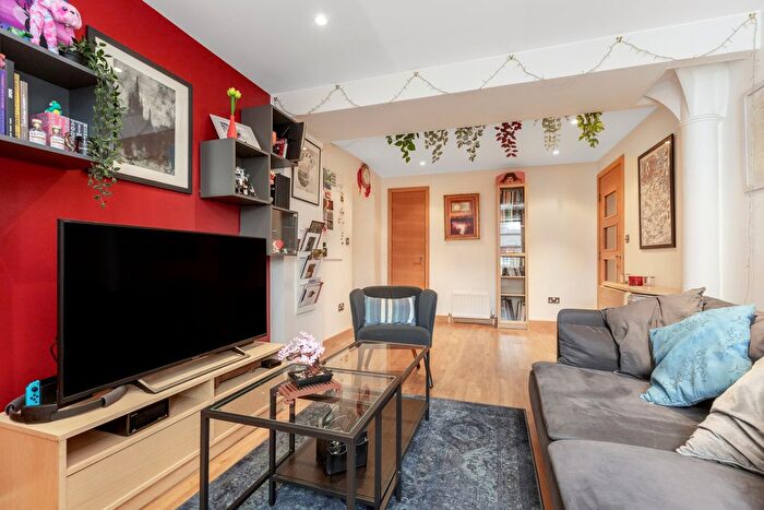 2 Bedroom Flat For Sale In / Water Street, The Shore, Edinburgh, EH6