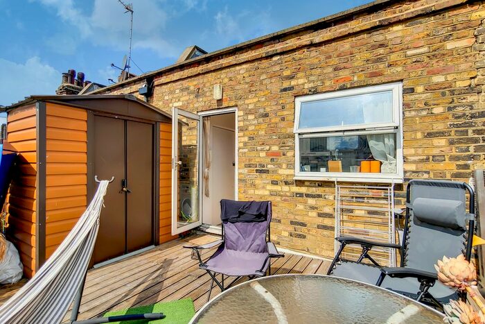 1 Bedroom Flat To Rent In Battersea Park Road, London, SW8