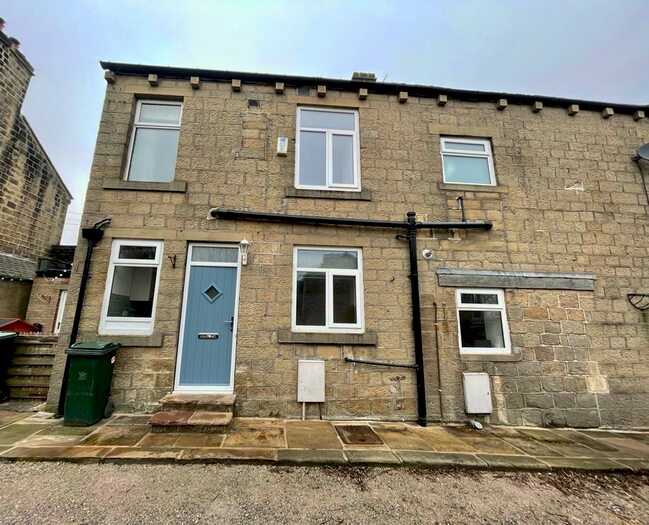 2 Bedroom End Of Terrace House To Rent In Main Road, Eastburn, BD20